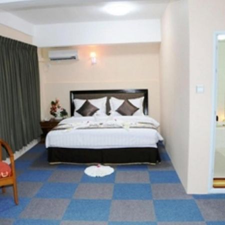 Hotel Bo Bo Min Yangon Exterior foto